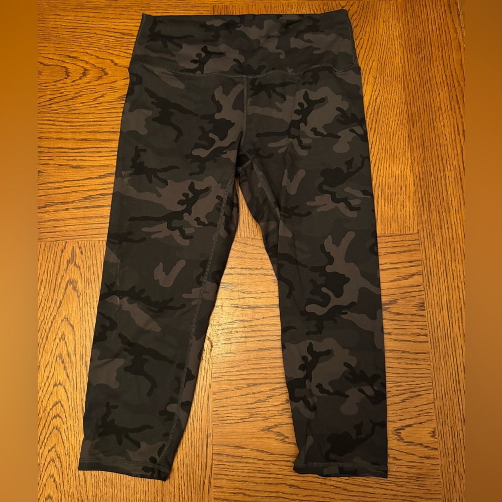 Zyia Camo Capri Leggings